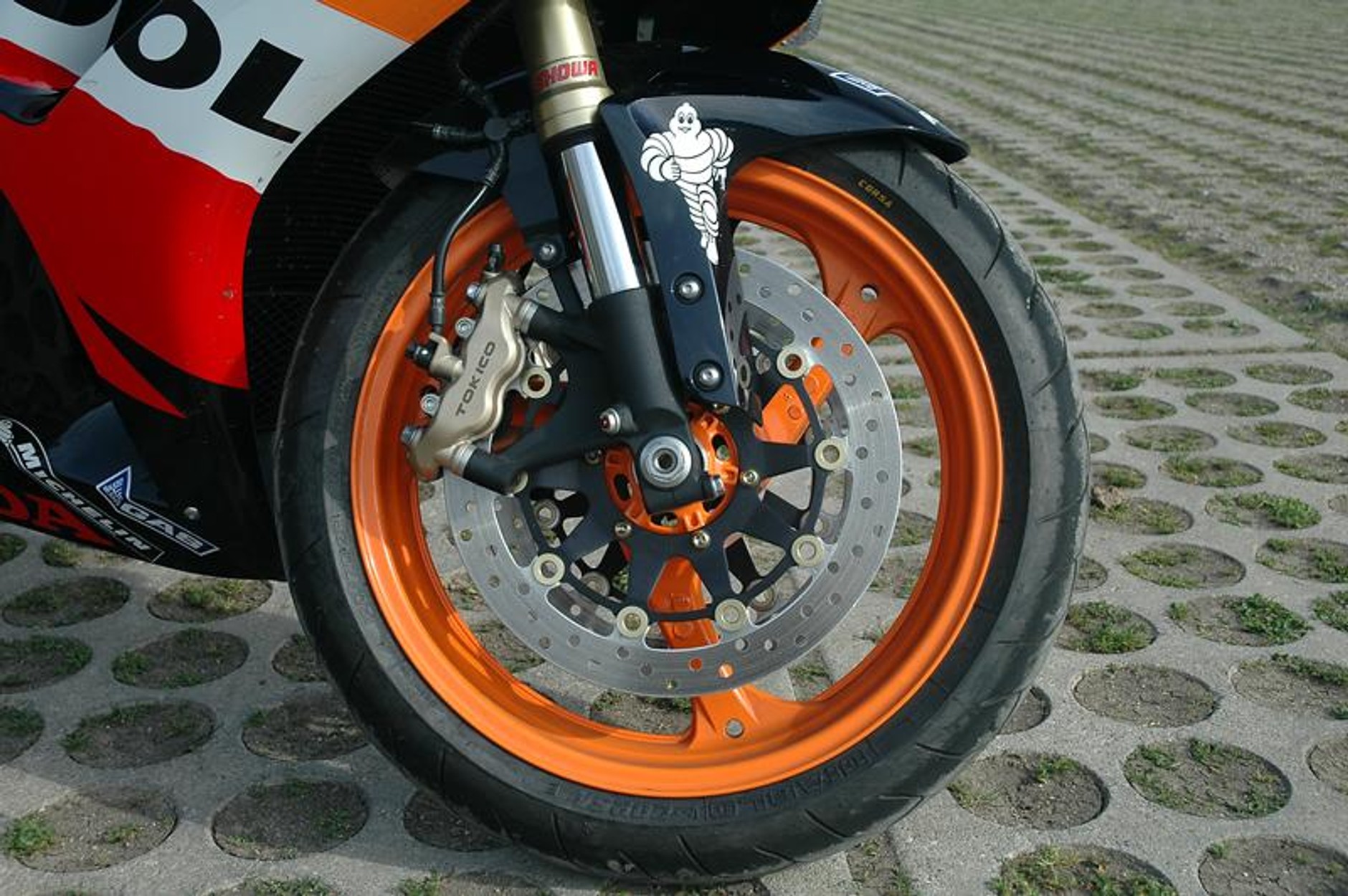 Honda CBR1000RR Fireblade Repsol replika (test)