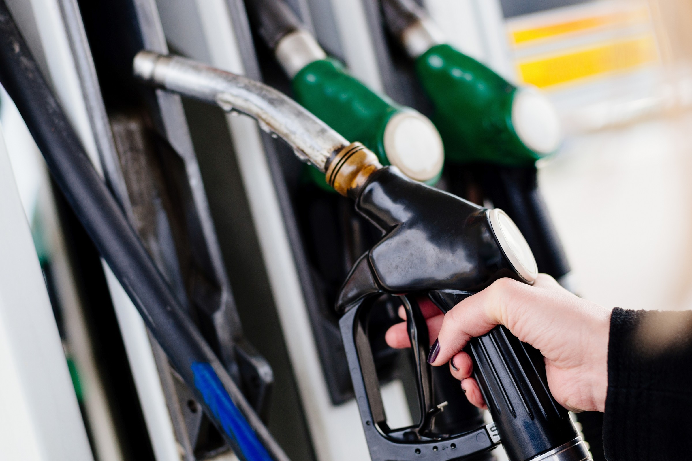 Mandat na stacji paliw. choćby 3 tys. zł za przekroczenie limitu tankowania