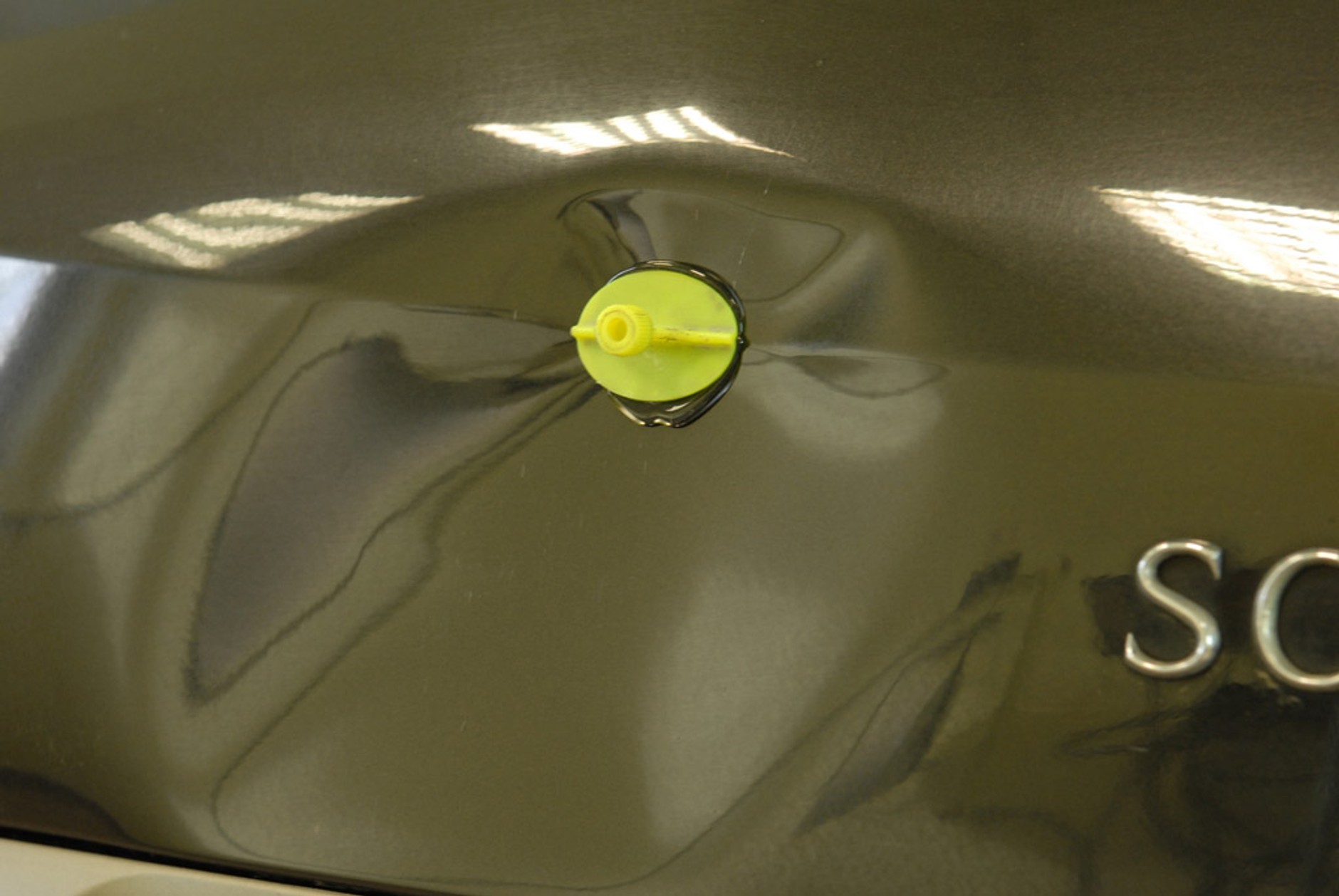 Jak usunąć wgniecenia z karoserii?