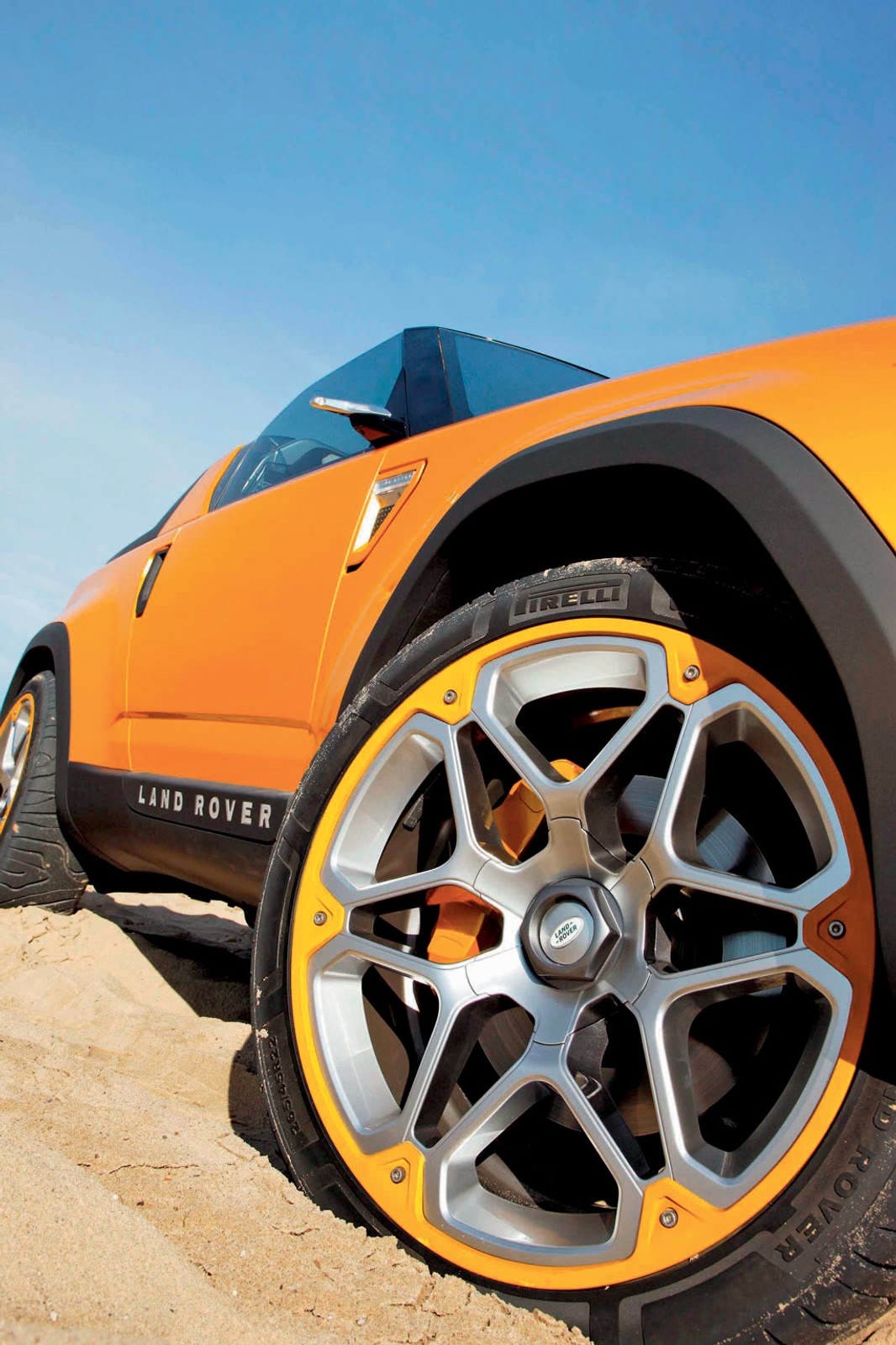 Land Rover DC100 Sport: podróż do przyszłości