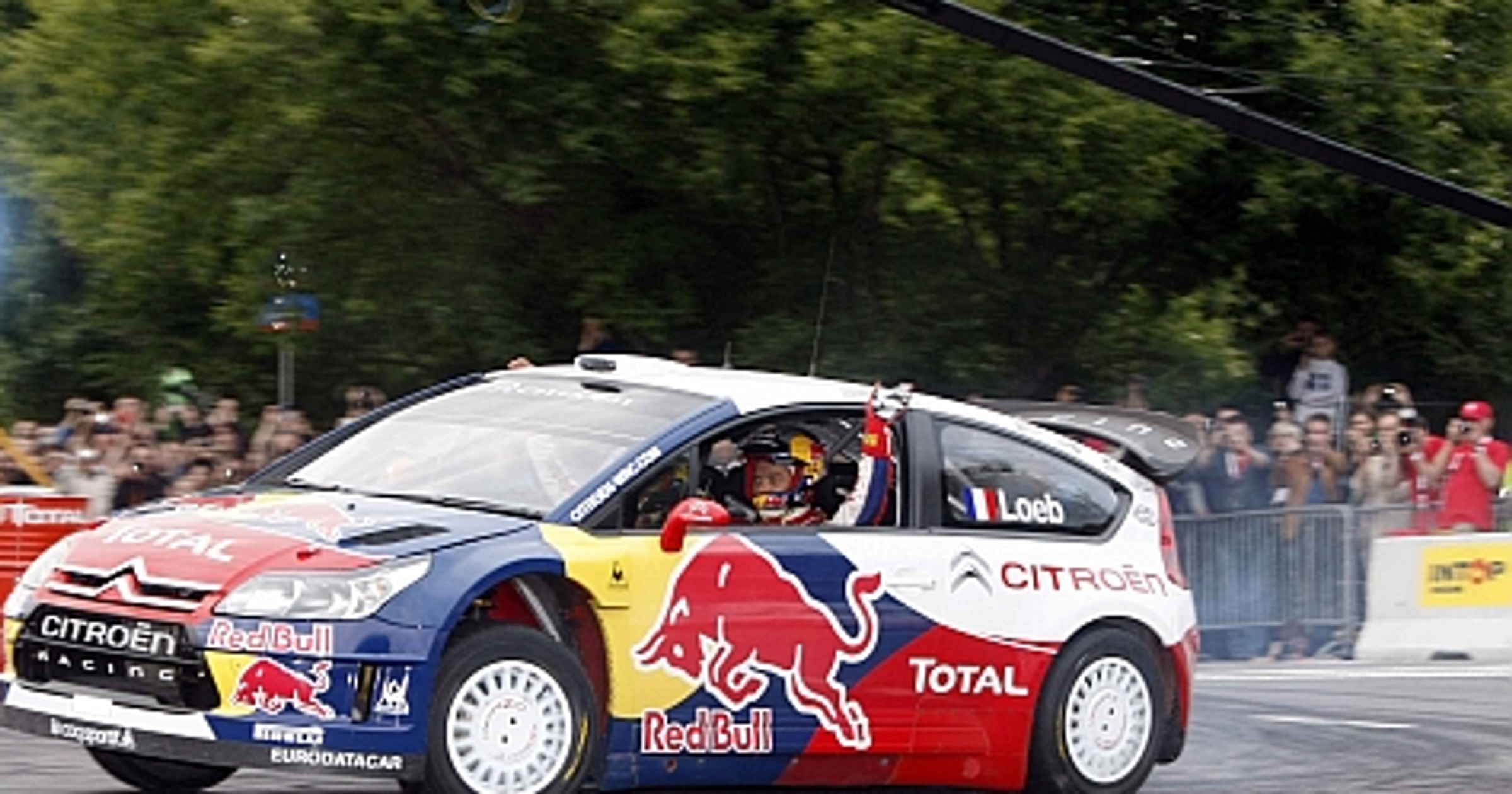 Loeb i Sardo pokazali co potrafią: Huczne powitanie mistrzów na Karowej