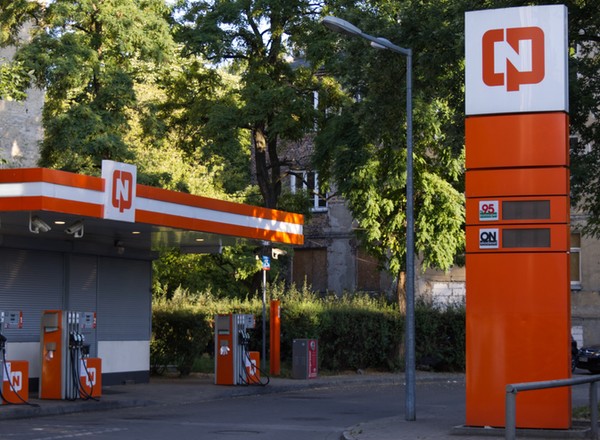 Stacje benzynowe miały kuloodporne szyby, a pracownicy stacji rany postrzałowe. Witamy w latach 90. w Polsce