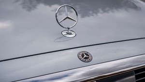 Koniec Daimlera, niech żyje Mercedes. Koncern dzieli się na dwie firmy