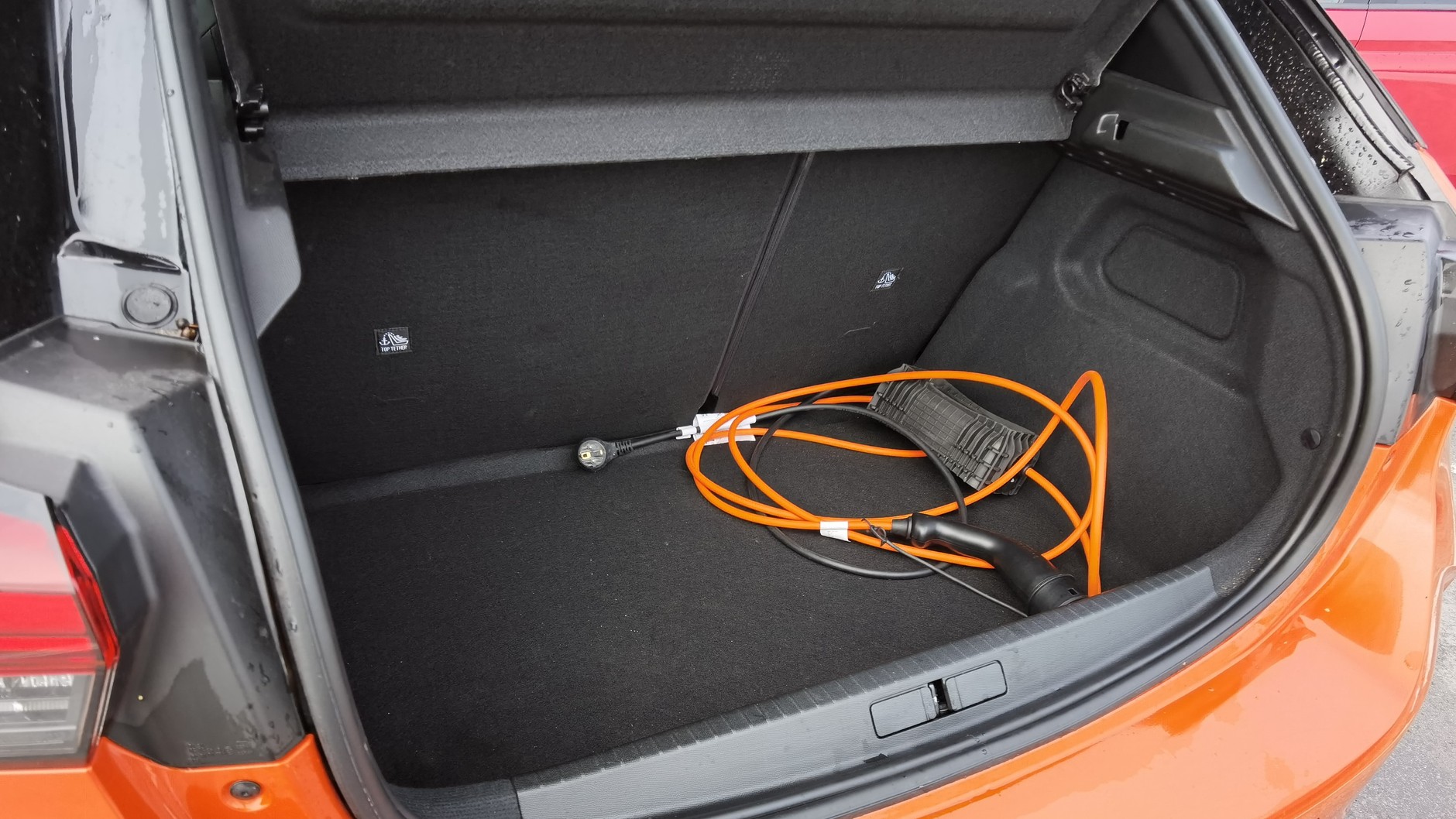 Opel Corsa – elektryk vs. spalinowiec. Który lepszy do miasta?