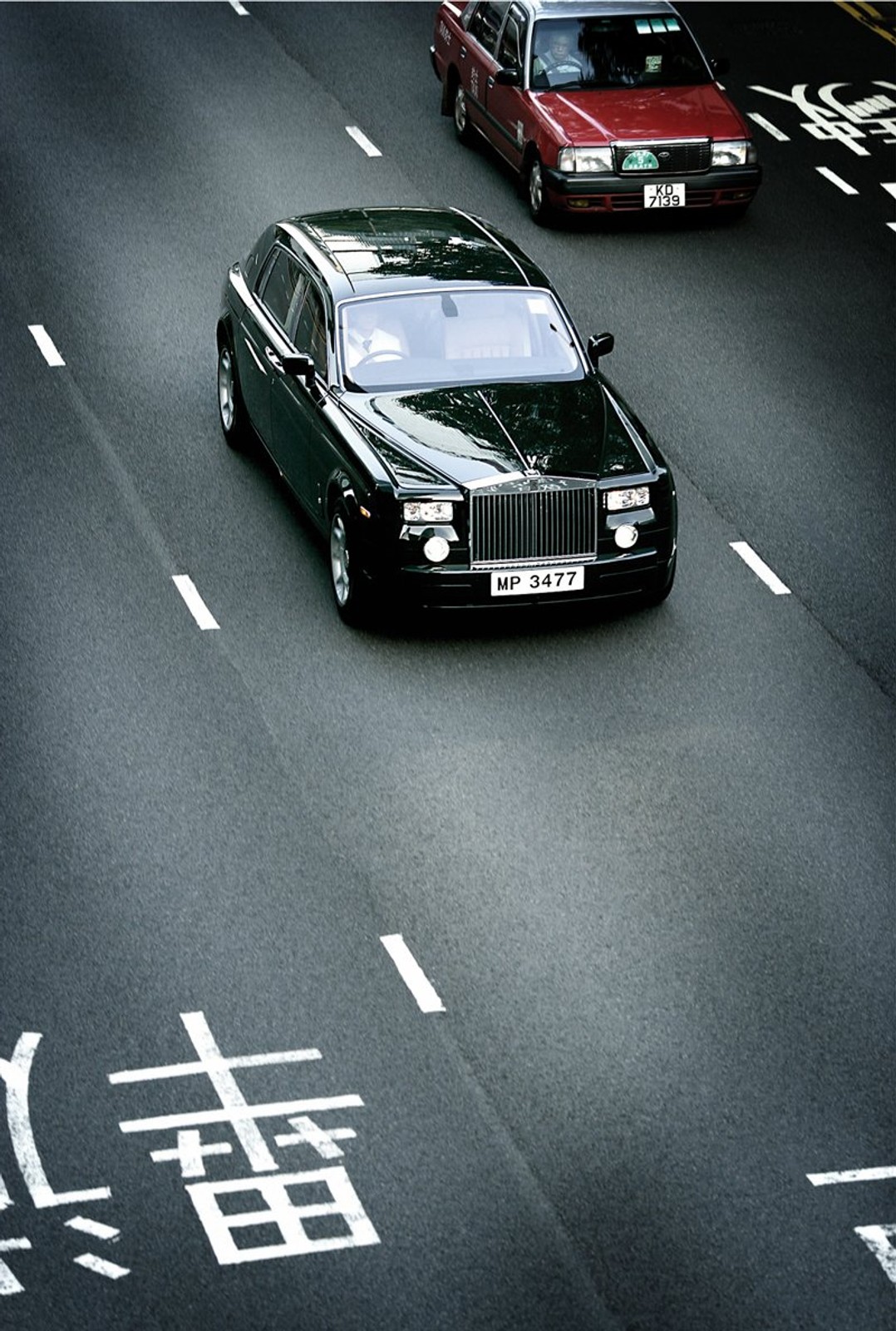 Czternaście Rollsów we flocie hotelu