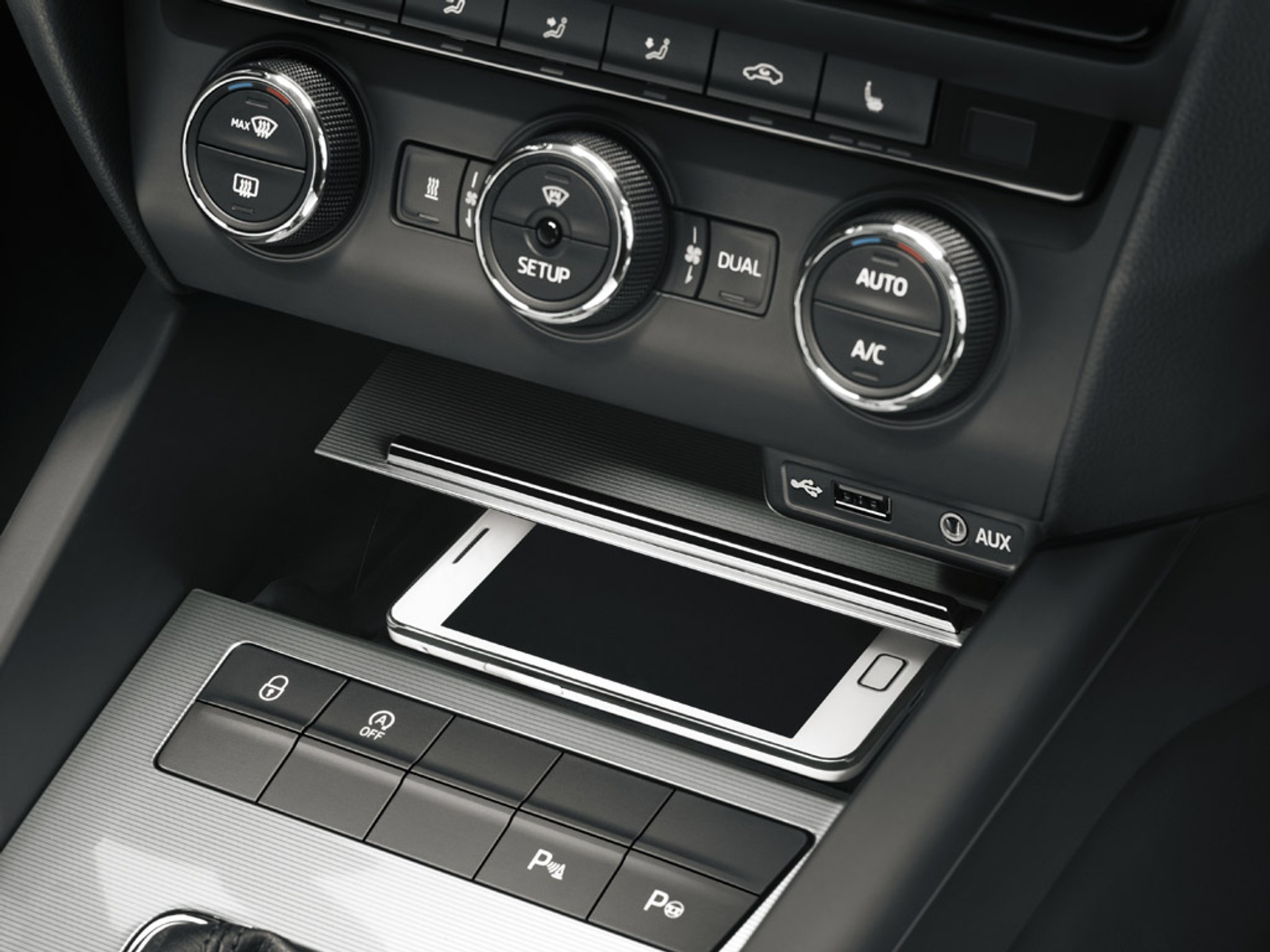 Jak jeździ nowa Skoda Octavia: czy stawia Golfa w cieniu?