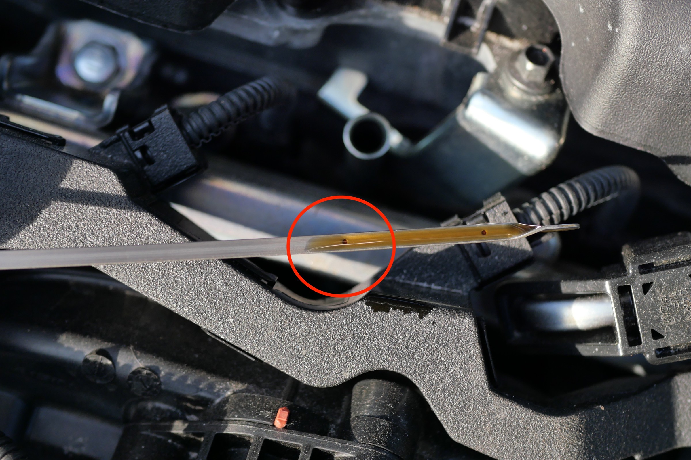 Co mówi bagnet olejowy? Czy na oko widać, że olej jest do wymiany? Wyjaśniam