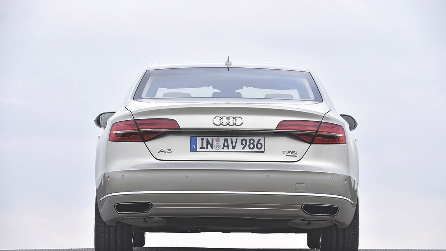 Limuzyna dla szefa wszystkich szefów - nowe BMW 750i kontra Audi A8, Mercedes klasy S i Porsche Panamera