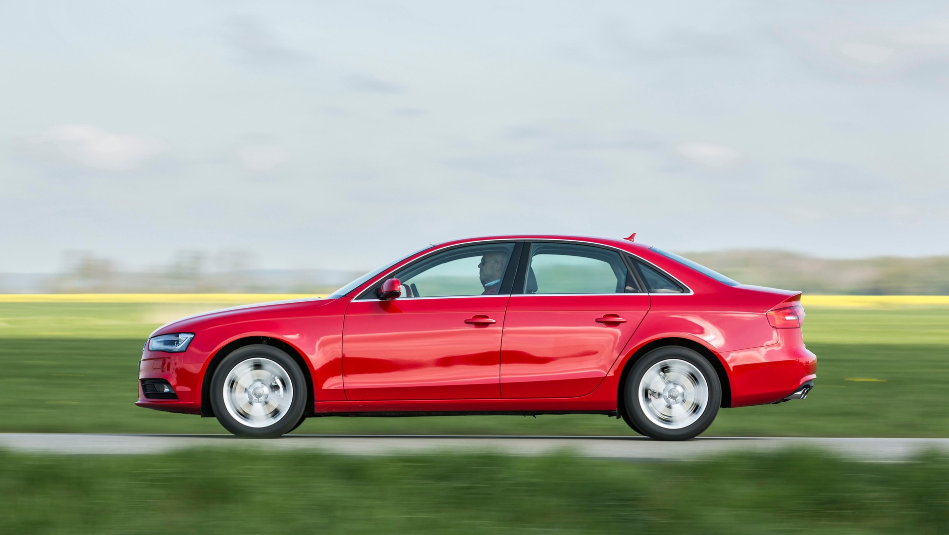 Ze względu  na debiut w 2007 r. cena startuje z ok. 25 tys. zł, ale ładne 8-letnie A4 z benz. 2.0 TFSI to już wydatek 60-65 tys. zł
