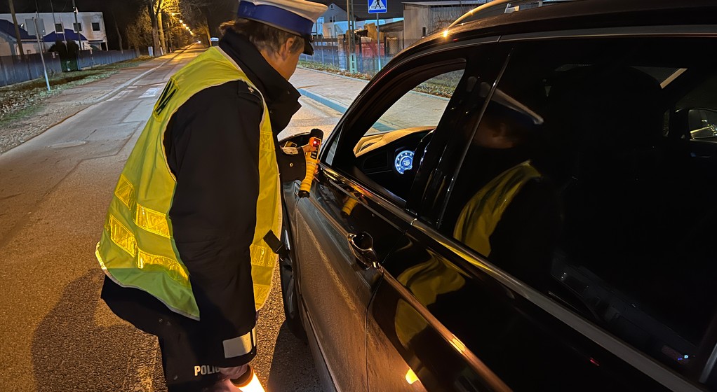 W okresie Wszystkich Świętych na drogach pojawią się dodatkowe patrole policji, które będą m.in. nietrzeźwych kierowców oraz tych, którzy łamią przepisy