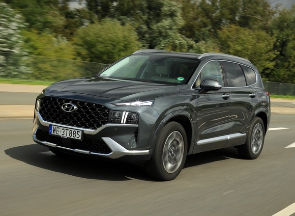 Odświeżony Hyundai Santa Fe już bez diesla. Na pocieszenie dostajemy 6 siedzeń