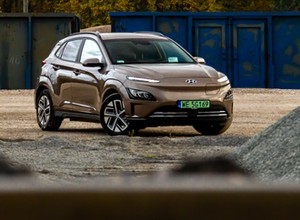 Hyundai Kona Electric jest już kilka lat na rynku, a potrafi więcej od innych