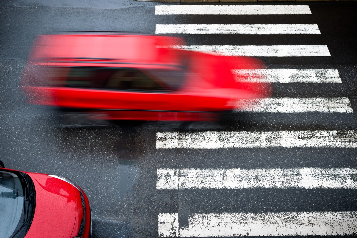 Wyprzedzasz na przejściu dla pieszych? Złamanie jednej zasady prowadzi do utraty prawa jazdy