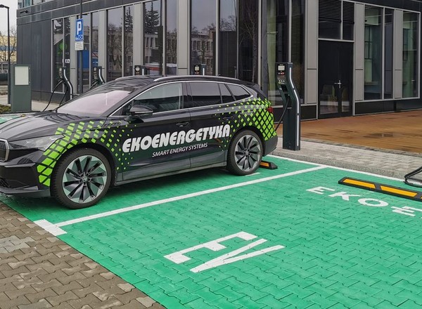 To najszybsza ładowarka aut elektrycznych w Polsce. Punkt ma też udogodnienia dla kierowców