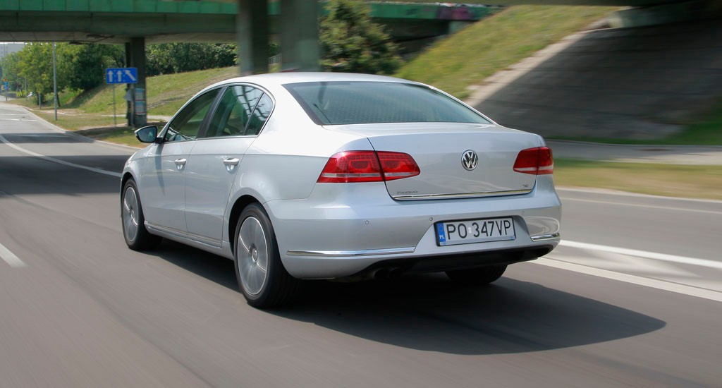 Volkswagen Passat B7: jeśli pochodzi z 2013 roku i jest wyposażony w silnik Diesla, do Krakowa może obecnie wjechać tylko za opłatą