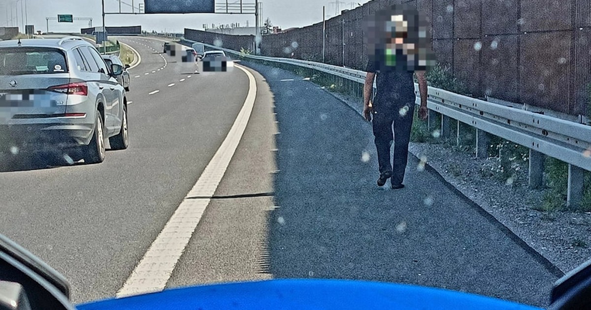 Bez butów i z zadrapaniami szedł drogą S7