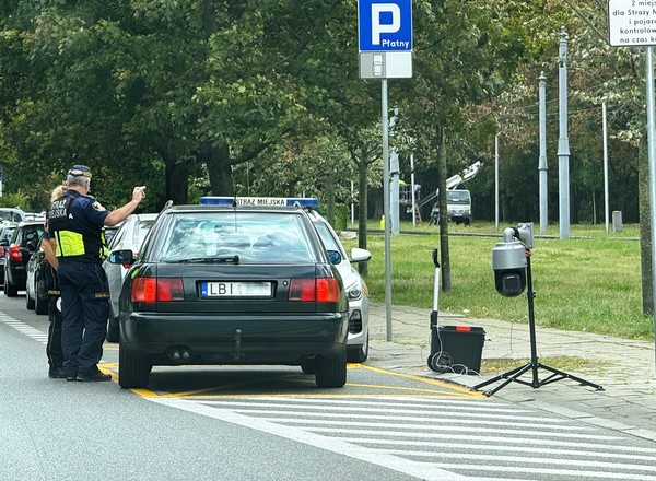 Straż miejska zaczęła kontrolować stare auta. SCT w Warszawie przestaje być fikcją