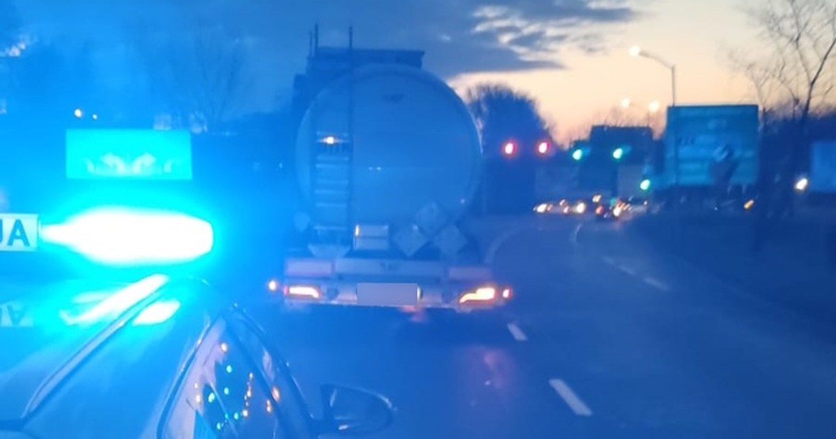 Policjanci zatrzymali cysternę. Zdaniem jej kierowcy "nic się nie stało"