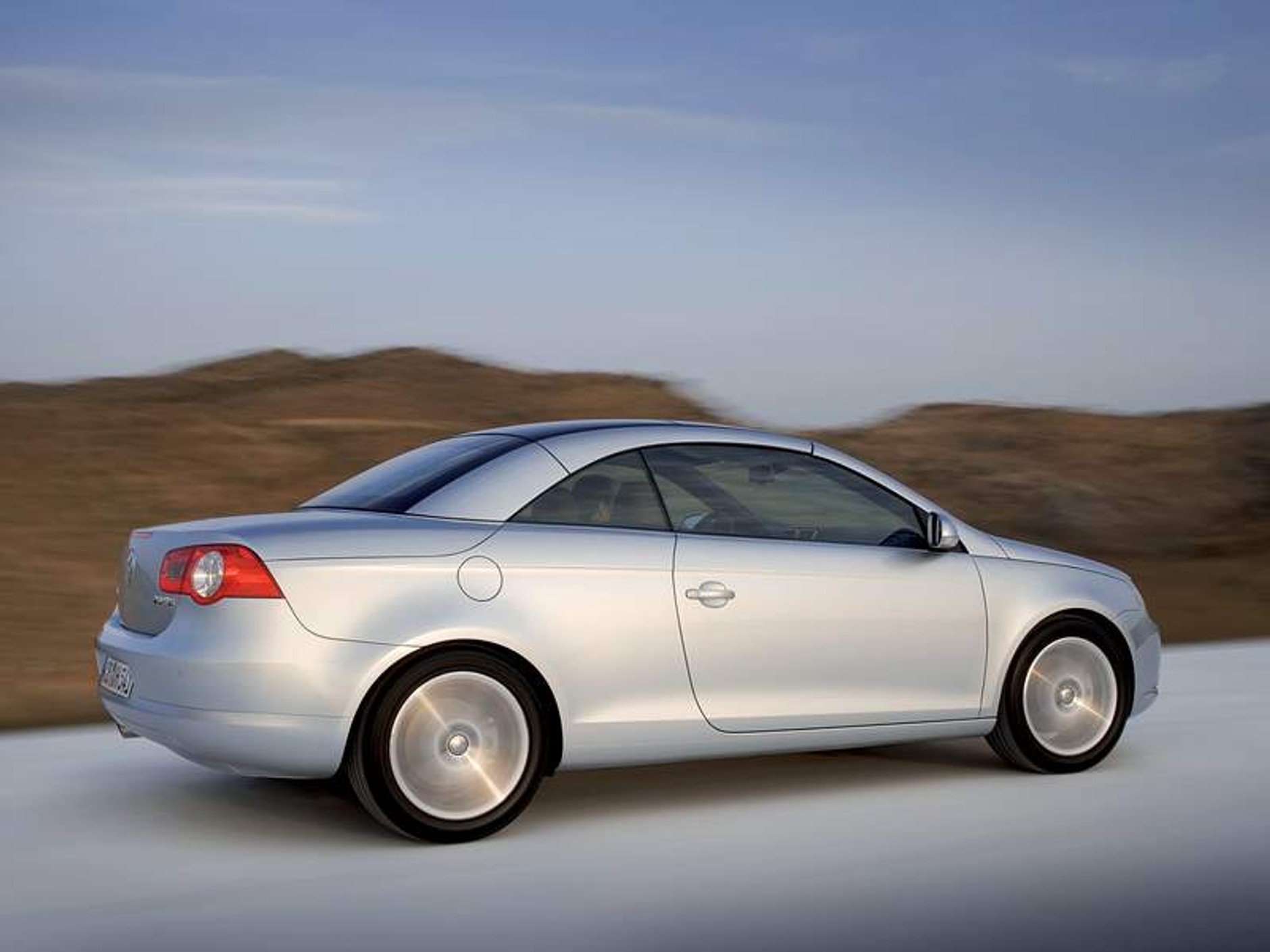 Volkswagen Eos: 1,4 TSI (90 kW/122 KM) zamiast 1,6 FSI (85 kW/115 KM)