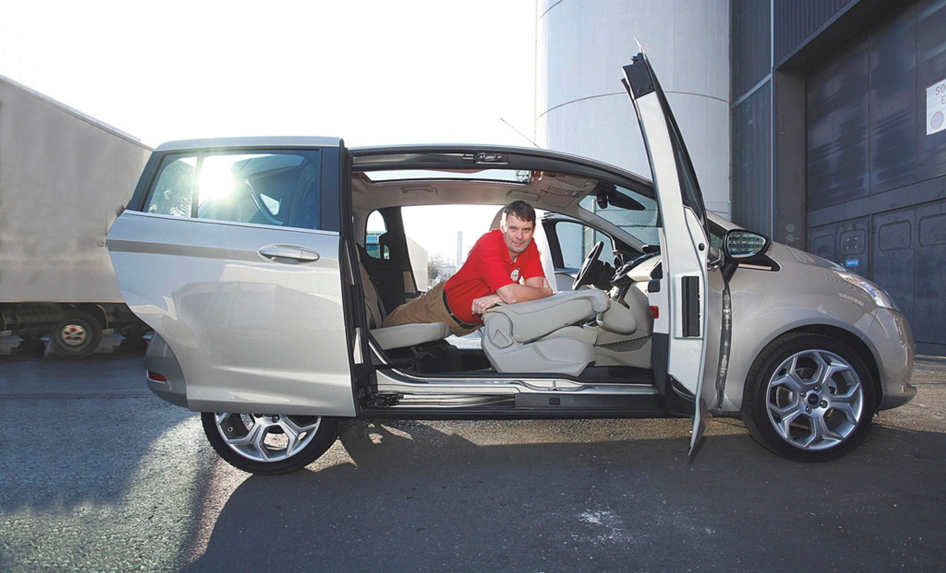 Ford B-Max: przestronny i ładny