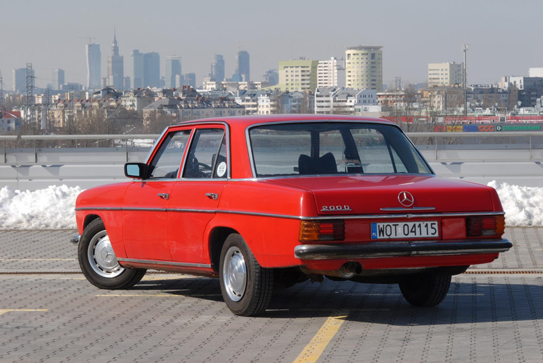 MERCEDES 114/115 - rdzewiejący prestiż