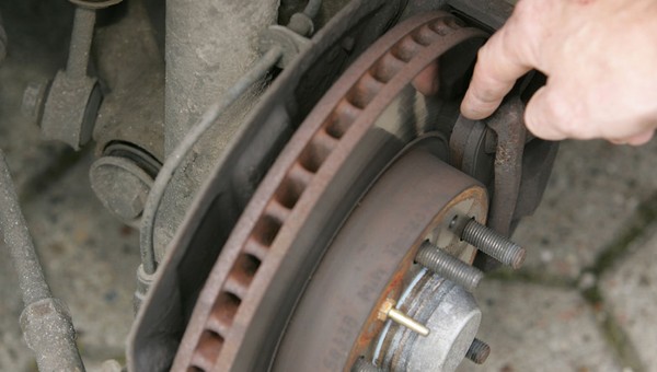 Co się może zepsuć w hamulcach?