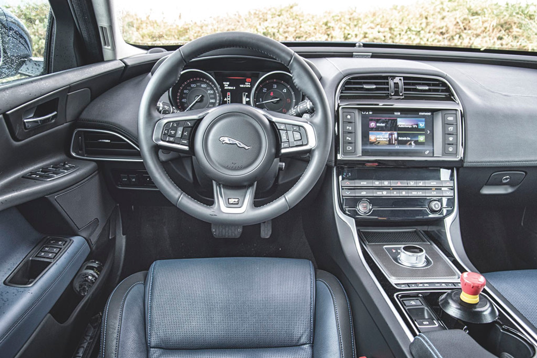 Jaguar XE - Lord z niemieckim akcentem