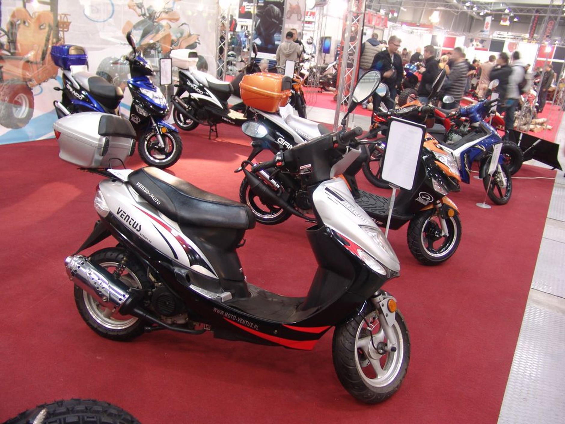 III Ogólnopolska Wystawa Motocykli i Skuterów: premiery i atrakcyjne hostessy (galeria)