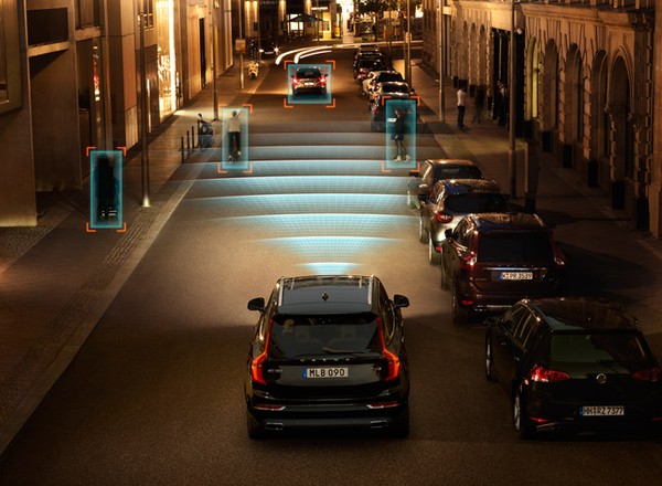 Nowe Volvo XC90 z rozszerzonym pakietem City Safety