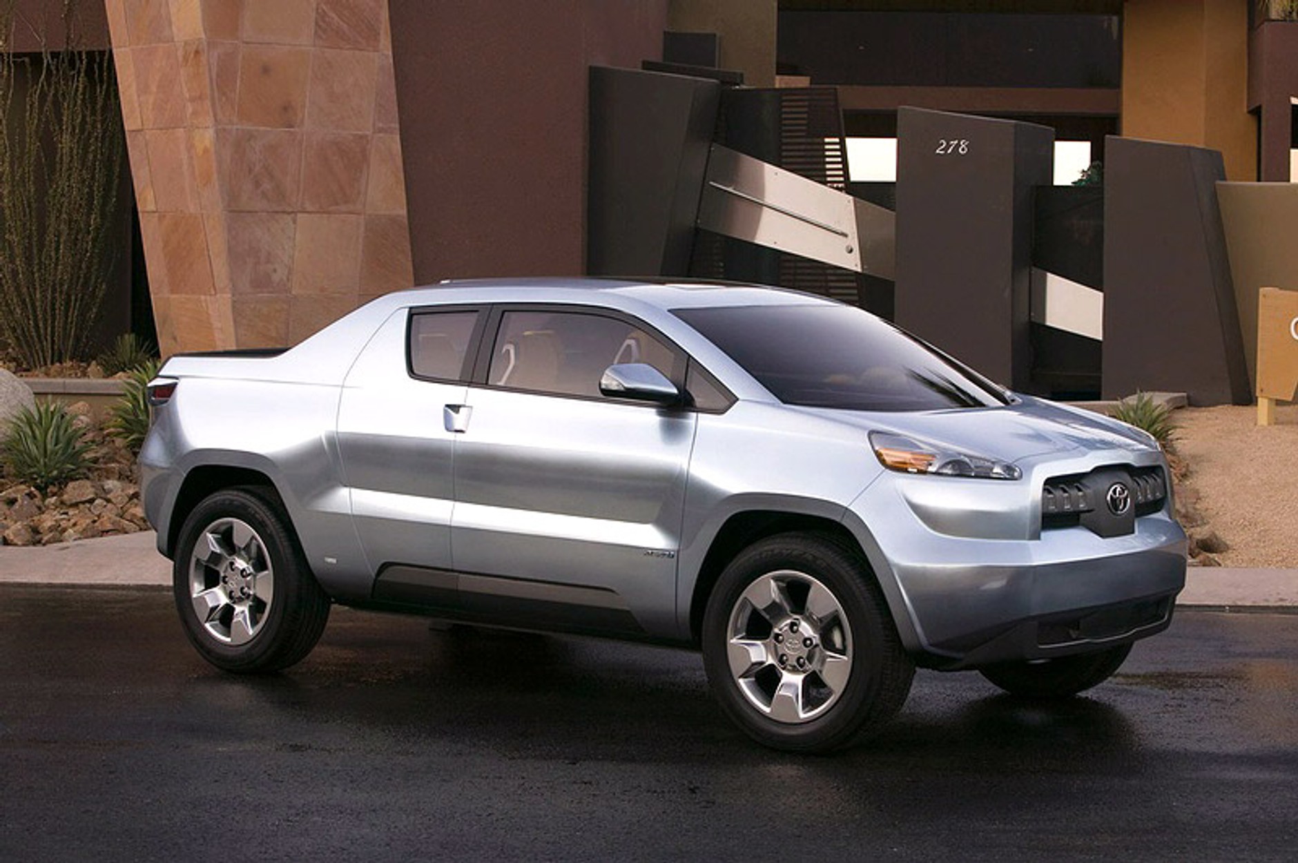 Toyota A-BAT Concept – mały, ale zwinny hybrydowy pickup