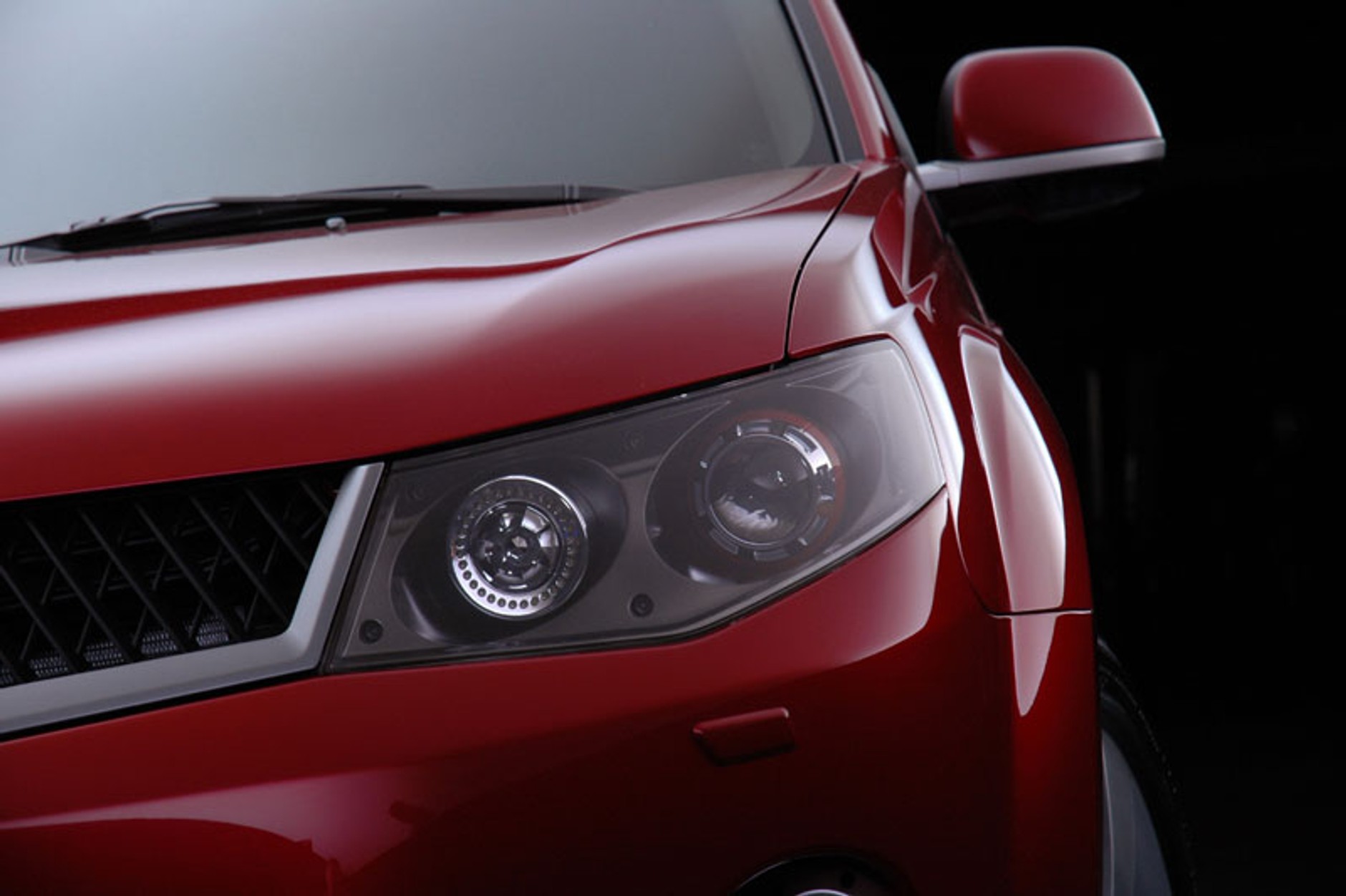 Paryż na żywo: Mitsubishi Outlander