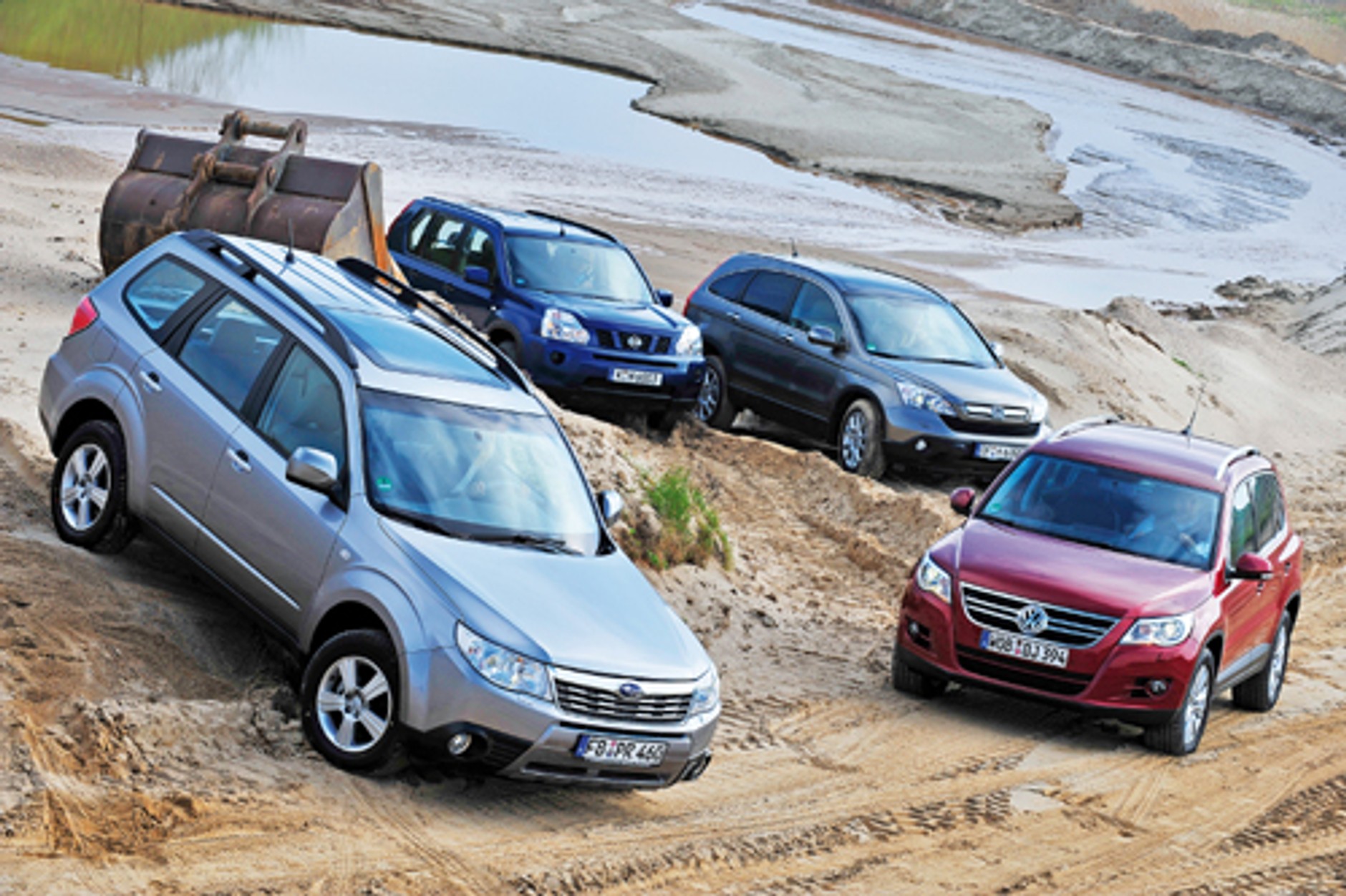 Honda CR-V kontra Subaru Forester, Nissan X-Trail i VW Tiguan - porównanie suvów z silnikami benzynowymi