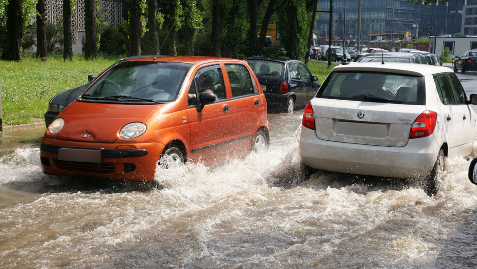 Auta po powodzi to skarbonki bez dna!