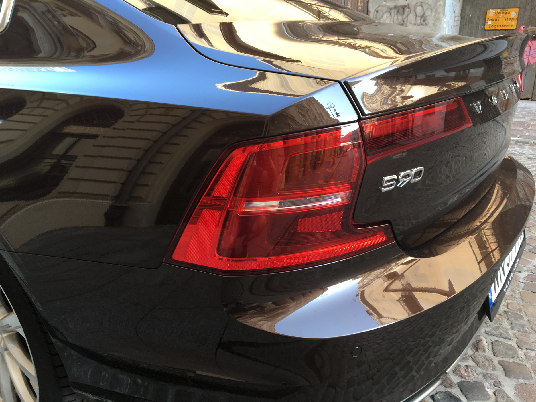 Volvo S90 T8 Inscription – Hybryda nie do oszczędzania