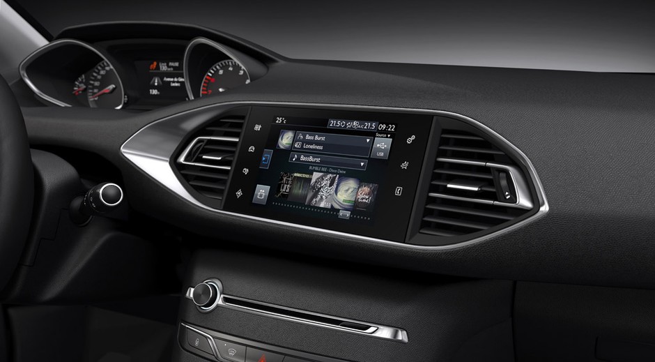 Peugeot 308 pokona Golfa