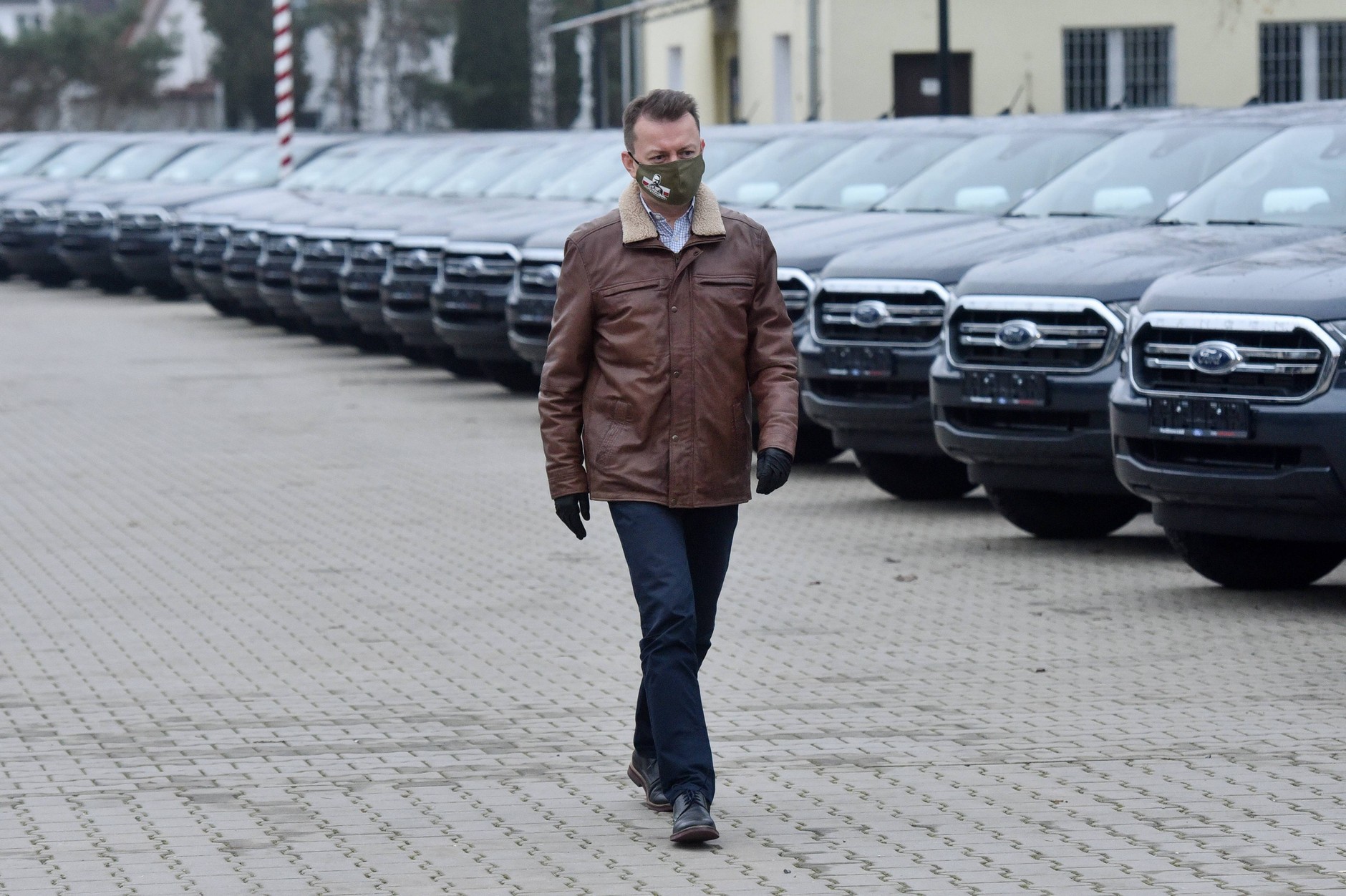 Ociekające chromami Fordy dla wojska