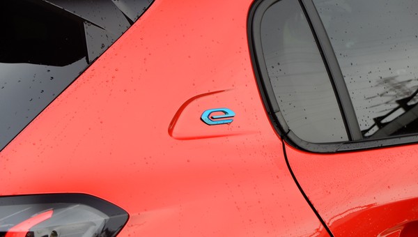 Peugeot e-208