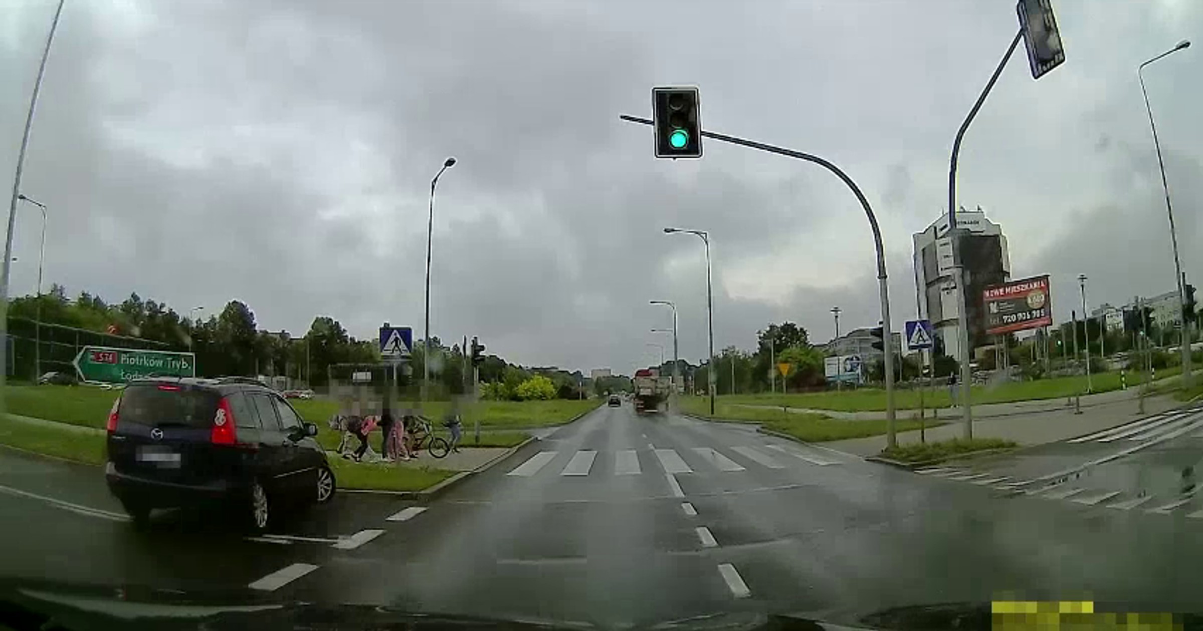 Było włos od tragedii. Pieszych uratowała tylko szybka reakcja