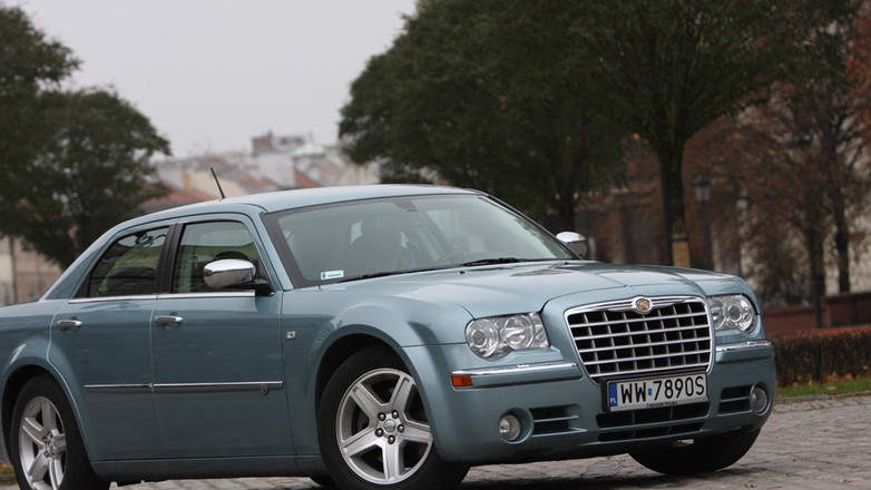 Używany Chrysler 300C: czy warto kupić amerykańską limuzynę?