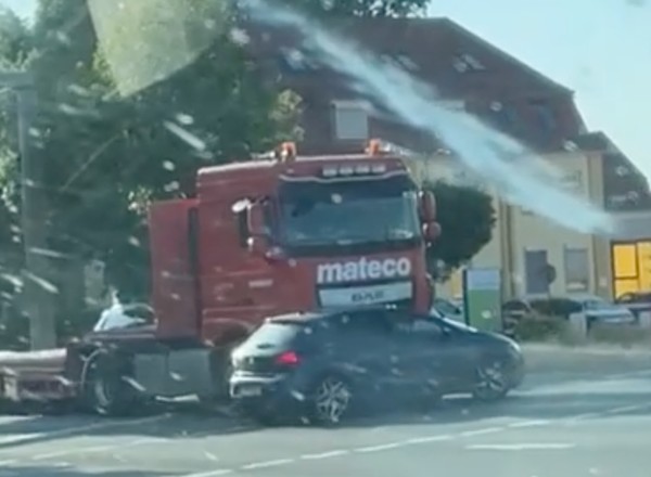 Kierowca ciężarówki myślał, że zepsuły się hamulce. Takiego powodu się nie spodziewał