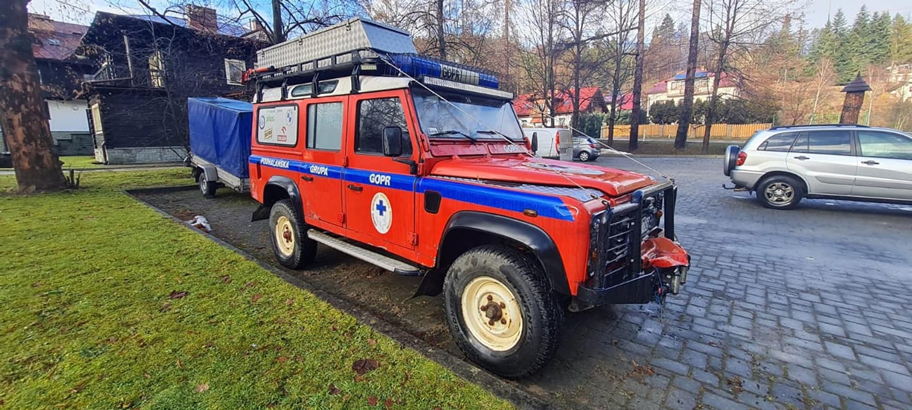 GOPR sprzedaje dwa Defendery