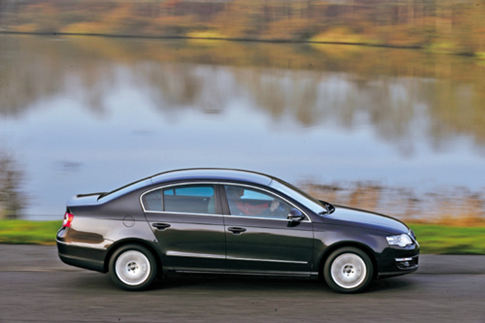 Opel Insignia kontra Honda Accord, VW Passat, Ford Mondeo i Citroen C5 - Oto piorunujące uderzenie Opla