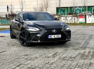 Lexus ES 300h F Sport Edition – luksusowa Camry