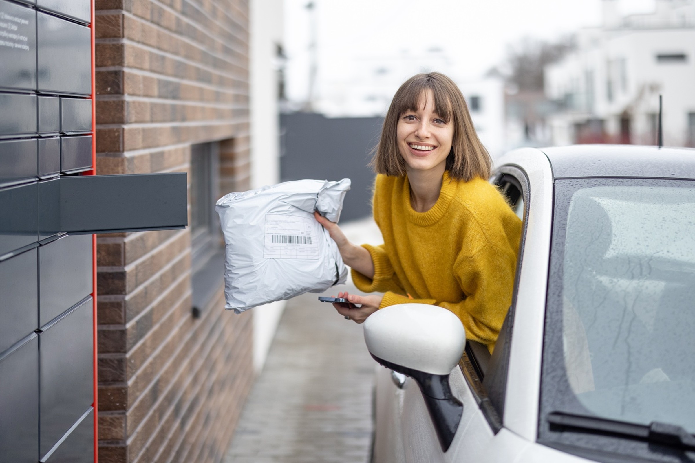 InPost zaskoczył kierowców nową funkcją. Otworzysz paczkomat na ekranie w aucie