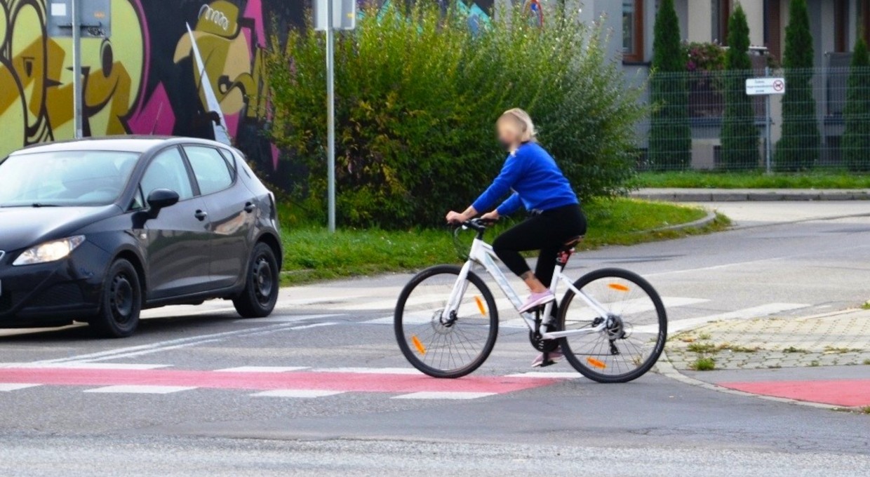 Nawet zawodowi kierowcy o tym nie pamiętają. Wtedy rowerzysta ma pierwszeństwo