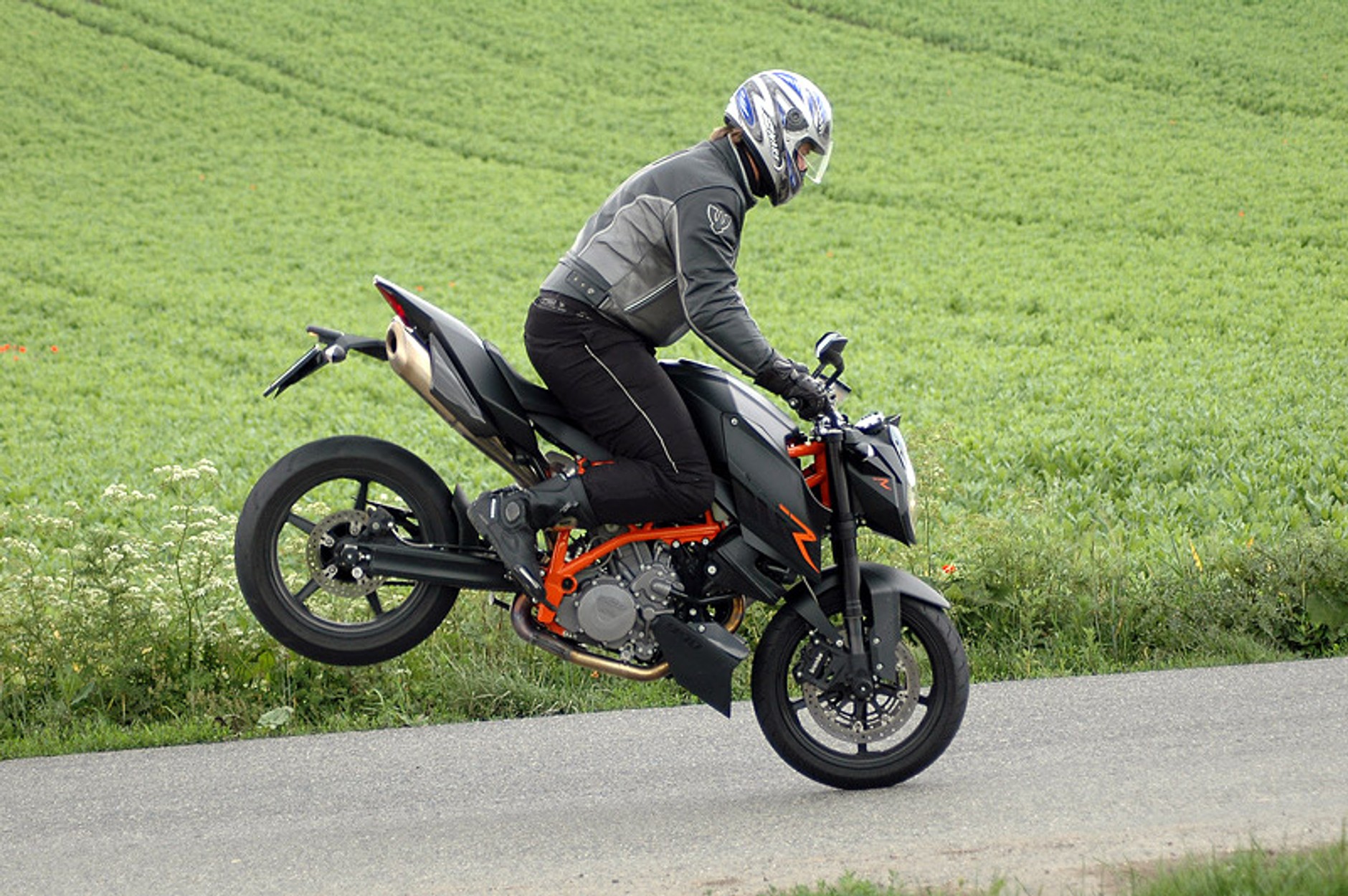 KTM 990 SuperDuke R: Ready to Race