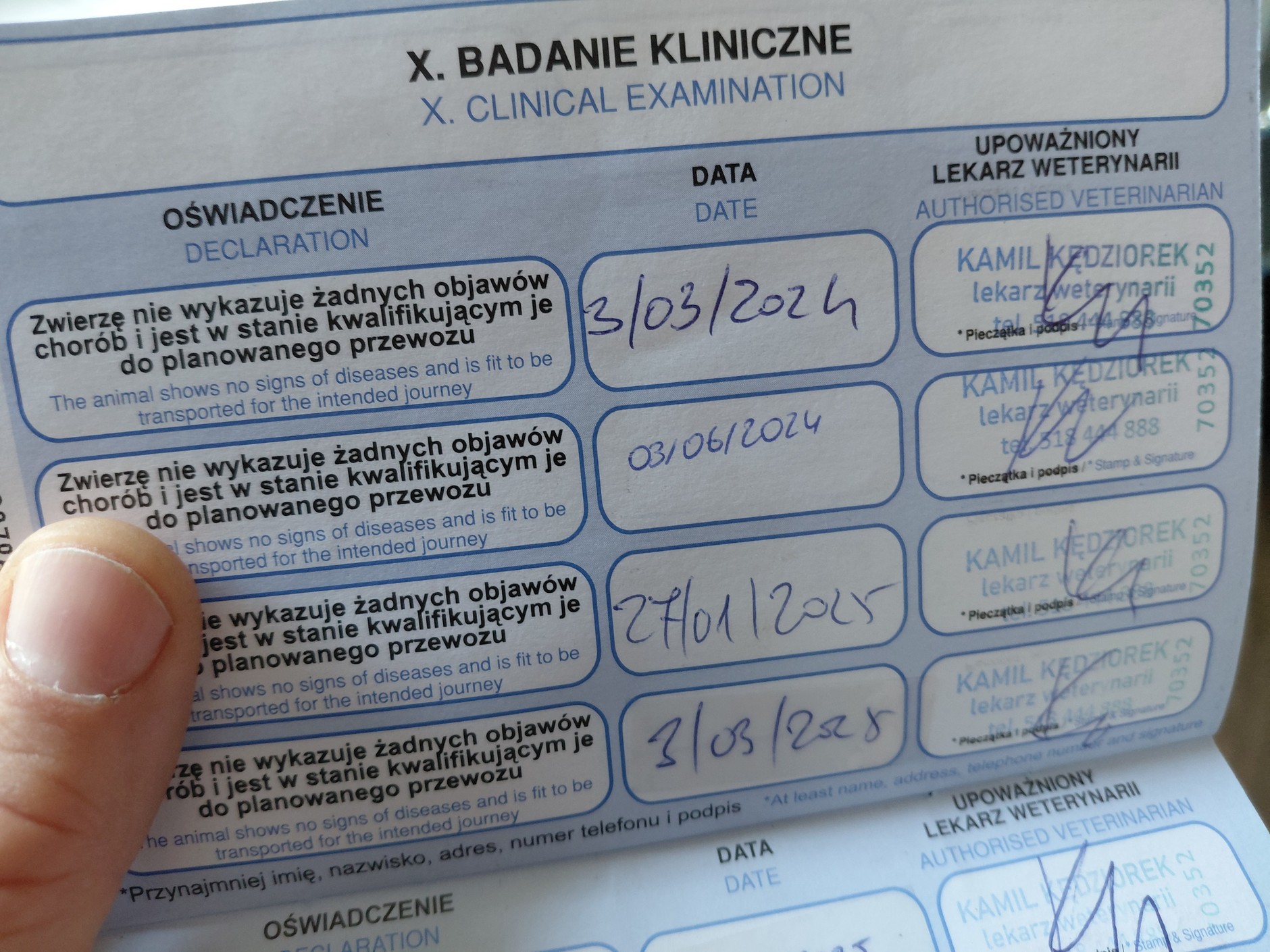 Jeżeli w aucie podróżuje więcej niż 5 psów, to powinny mieć&nbsp;wykonane badania kliniczne, potwierdzone wpisem do paszportu.