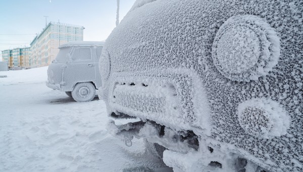 Przy -50 st. C stara technika często wygrywa z nowymi autami. Buchanka dobrze znosi siarczysty mróz