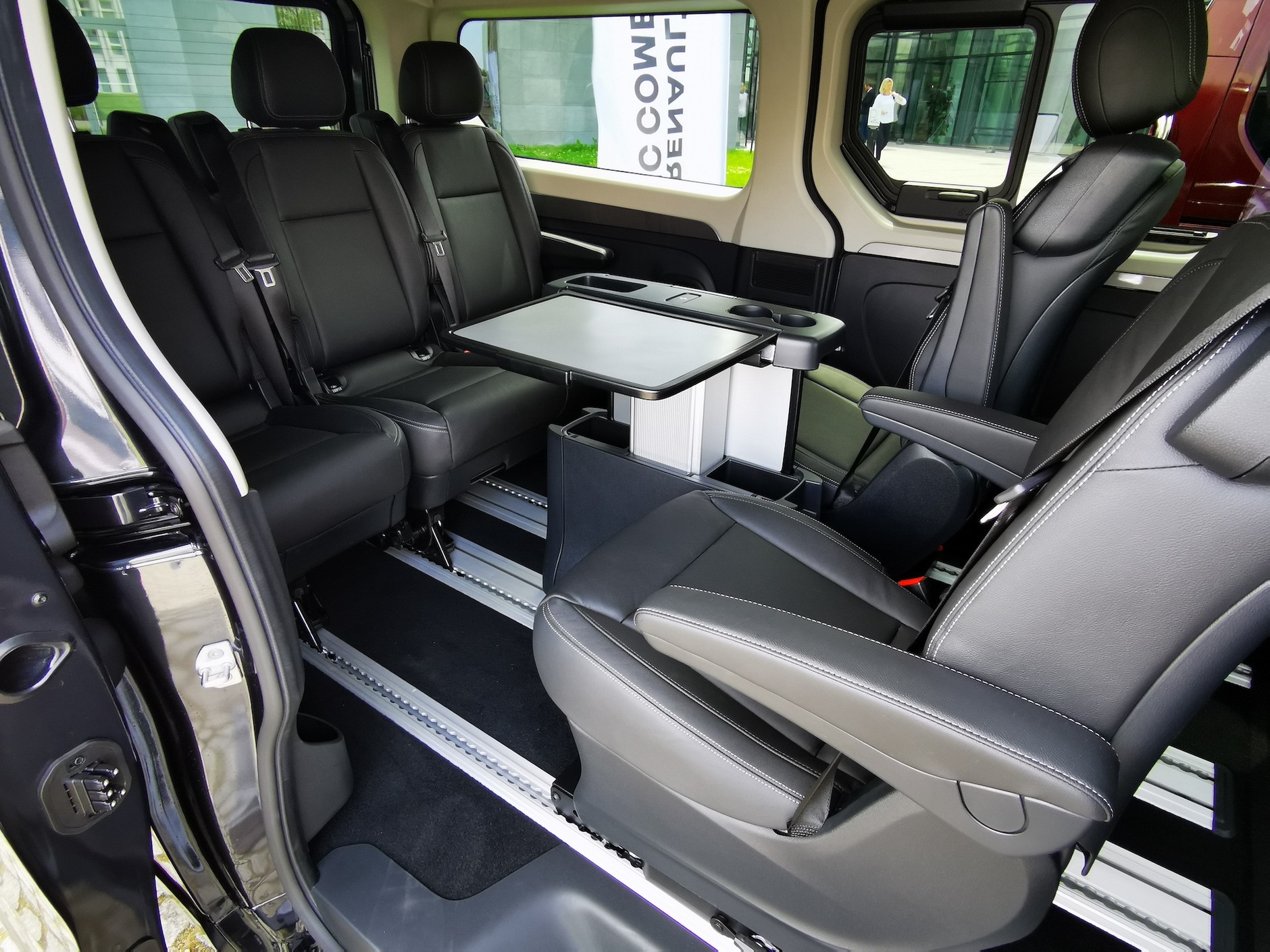 Renault Spaceclass w wersji z rozkładanym stolikiem