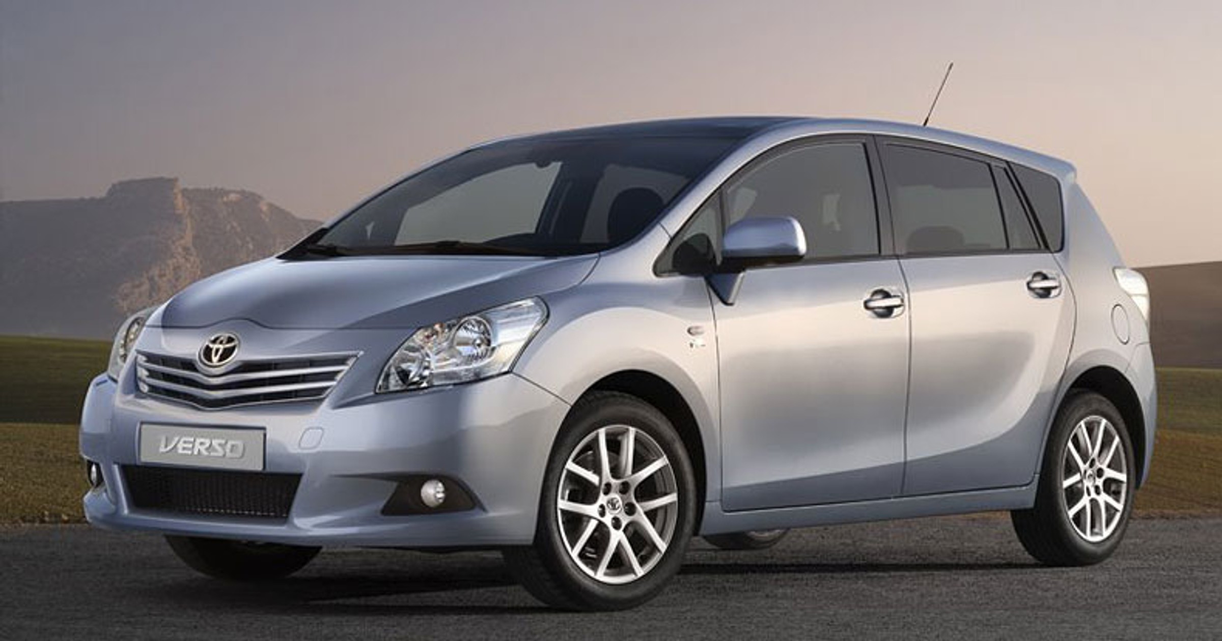 Genewa 2009: Toyota Verso w stylu nowego Avensisa